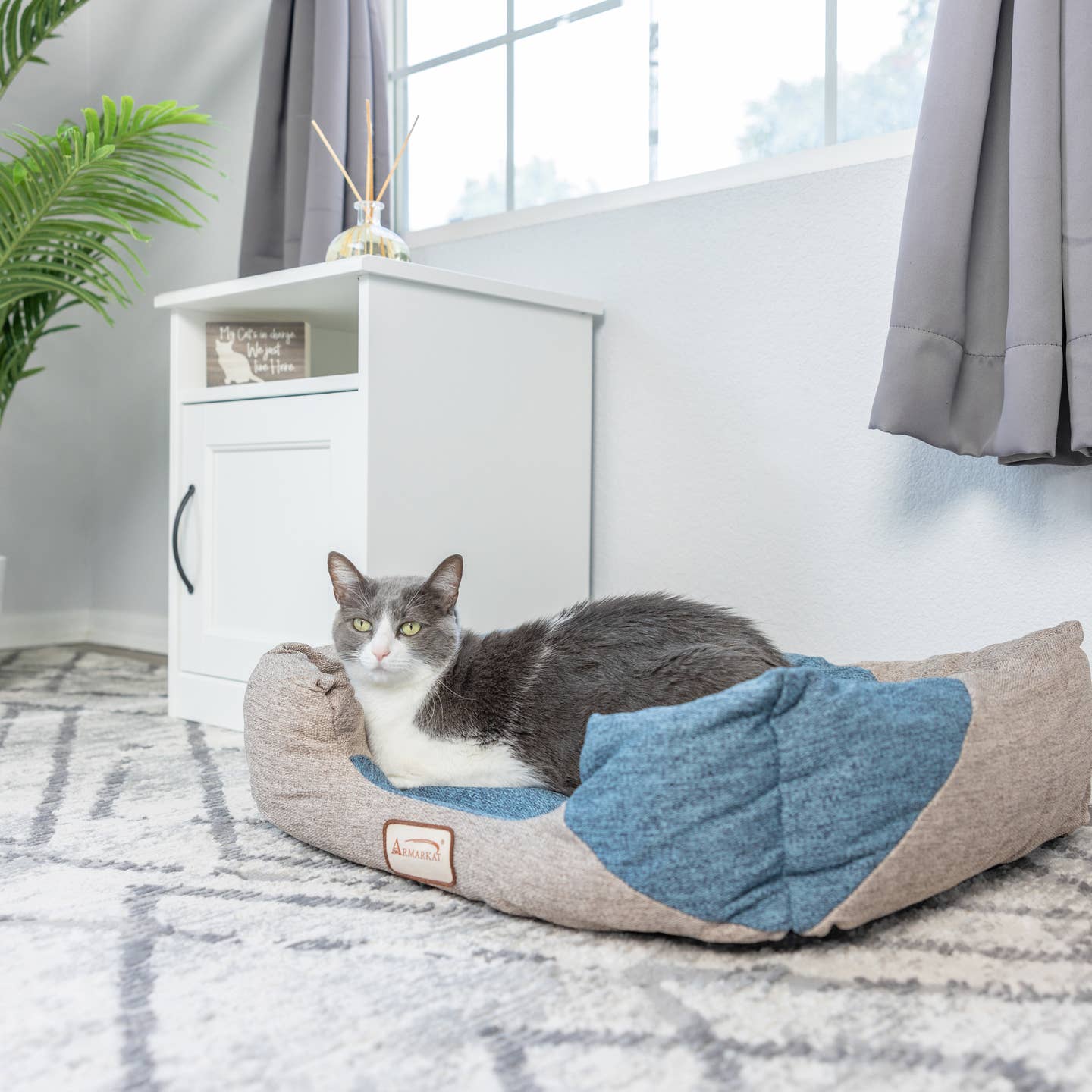 Soft Upholstery Cat Bed Skid Free Nest Pet Bed- Model C47